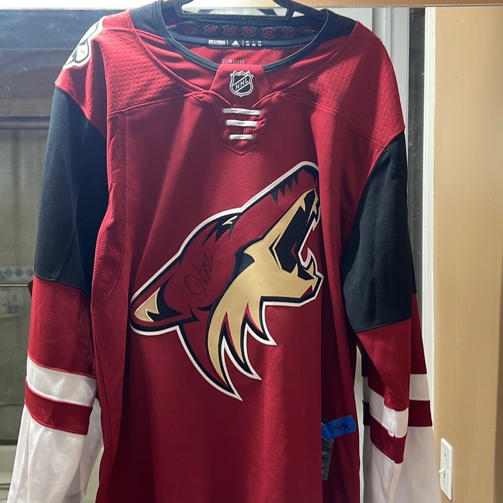 Signed Phoenix Cayotes jersey